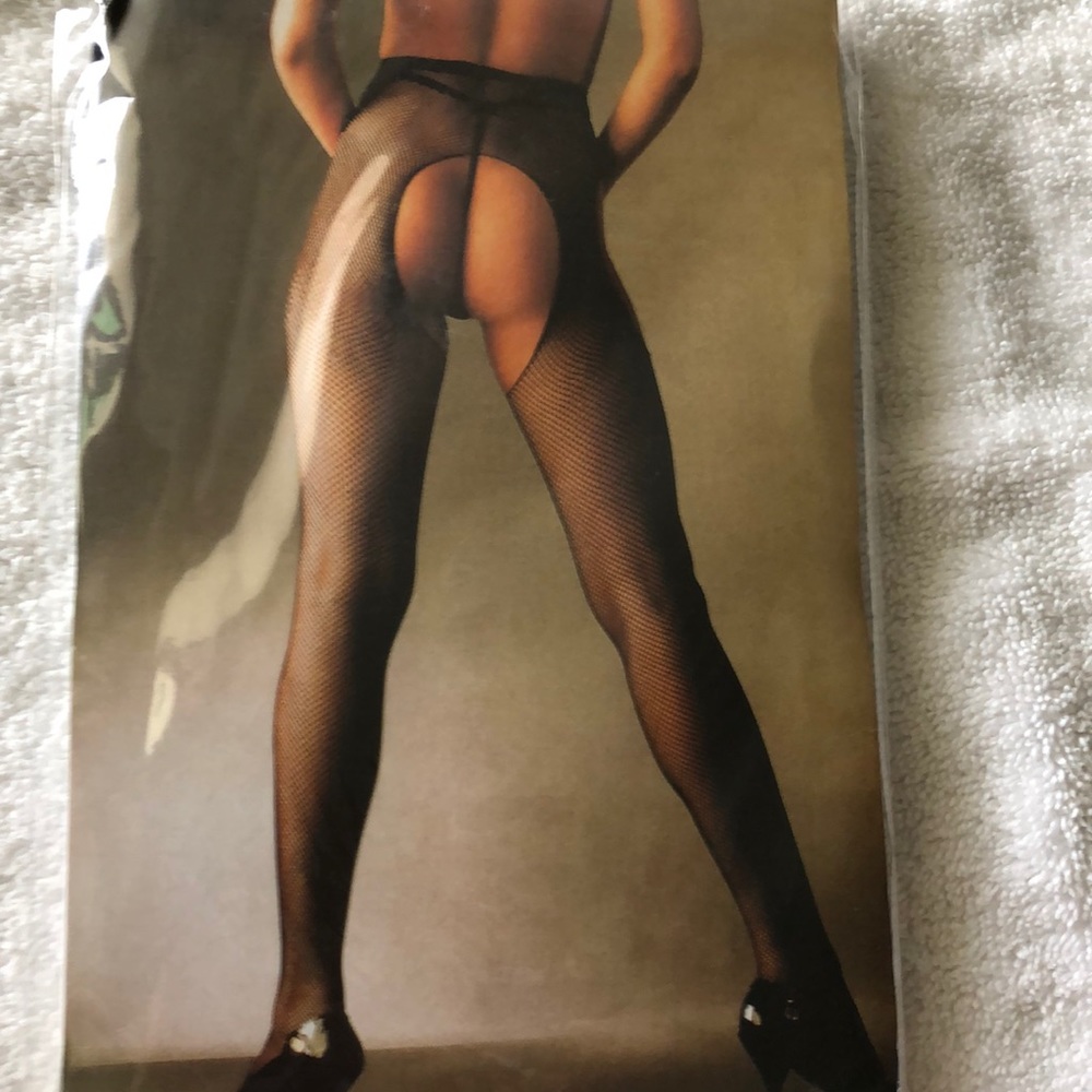 Seamless fishnet stocking